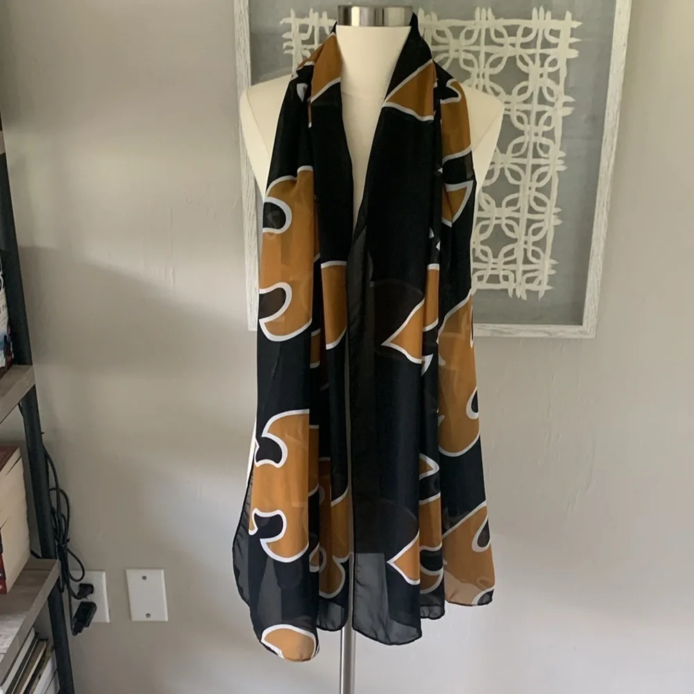 Fleur de lis print scarf black and gold